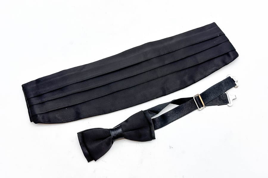 Kummerbund und Fliege